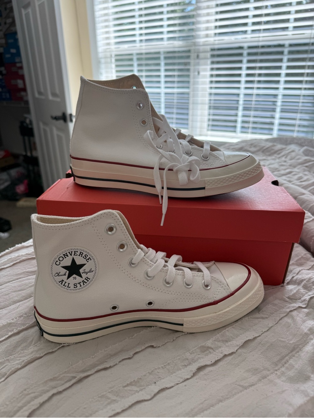 New In Box High Top White Converse Womens 8 Men’s 6 Chuck Taylor All Star Shoes